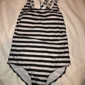 Cutest black and white swimsuit!!